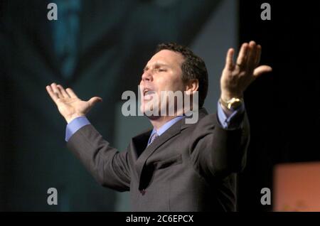 Grapevine, Texas, USA, Mai 2005: Motivational Speaker Garrison Wynne of Houston spricht zu einem Geschäftsessen während der jährlichen Konferenz der Texas Apartment Association. Nur für redaktionelle Zwecke. ©Bob Daemmrich Stockfoto