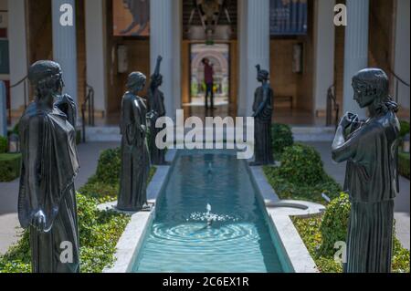 Der Innenhof der Getty Villa an einem sonnigen Oktobertag in Malibu, Los Angeles. Stockfoto