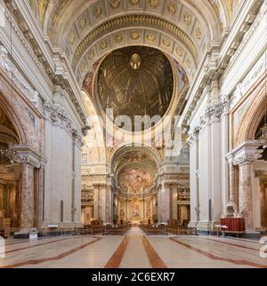 Rom, Italien - 16. Feb 2020: Bemalte Gewölbe der Kirche des heiligen Ignatius, mit Trompe l oeil Perspektive des Renaissance-Malers Andrea Pozzo, in Rom, Italien Stockfoto