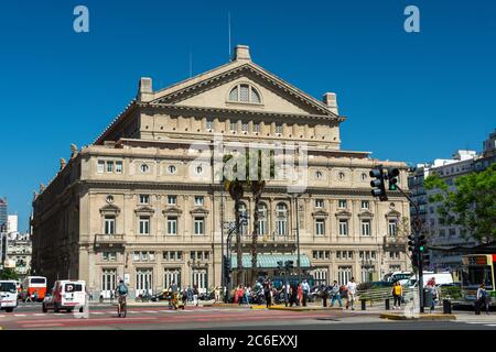 Vor dem Teatro Colón in Buenos Aires, Argentinien Stockfoto