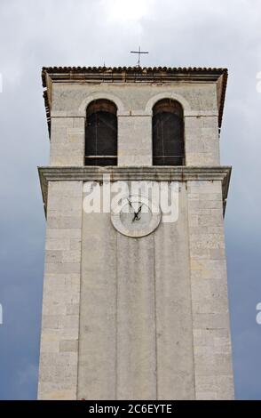 Uhrenturm in Pula Stadt in Kroatien - Kathedrale der Himmelfahrt der seligen Jungfrau Maria Stockfoto