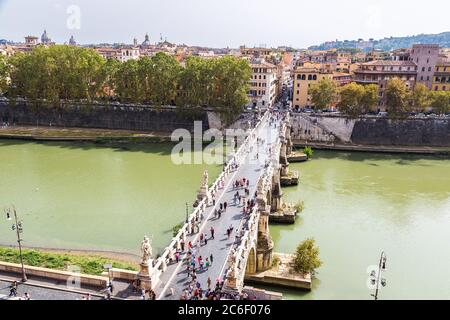 Panorama über der Brücke von Sant Angelo in Rom, Italien Stockfoto