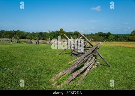 Weitwinkel-Foto von Schlachtfeld Barrikaden im historischen Schlachtfeld Nationalpark in Manassas , VA. Stockfoto