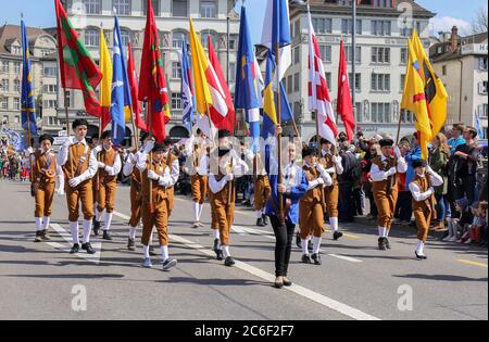 Zürich, Schweiz - 23. 2017. April: Sechselauten Parade. Sechselauten ist ein tradtioneller Frühlingsurlaub in der Stadt Zürich, um den Winter e zu feiern Stockfoto