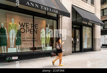 Der Ann Taylor Store auf der Fifth Avenue im Flatiron Viertel von New York am Mittwoch, 8. Juli 2020. Die Ascena Retail Group, Eigentümer von Ann Taylor sowie Lane Bryant und Loft, hat Insolvenzschutz beantragt und bereitet sich auf die Schließung von 1200 Filialen vor. (© Richard B. Levine) Stockfoto