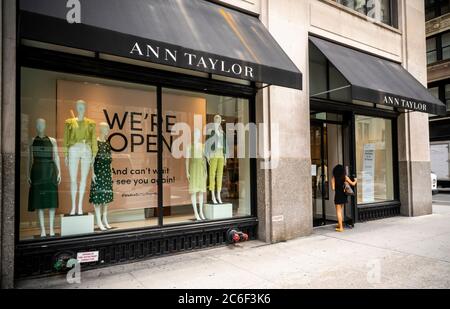 Der Ann Taylor Store auf der Fifth Avenue im Flatiron Viertel von New York am Mittwoch, 8. Juli 2020. Die Ascena Retail Group, Eigentümer von Ann Taylor sowie Lane Bryant und Loft, hat Insolvenzschutz beantragt und bereitet sich auf die Schließung von 1200 Filialen vor. (© Richard B. Levine) Stockfoto