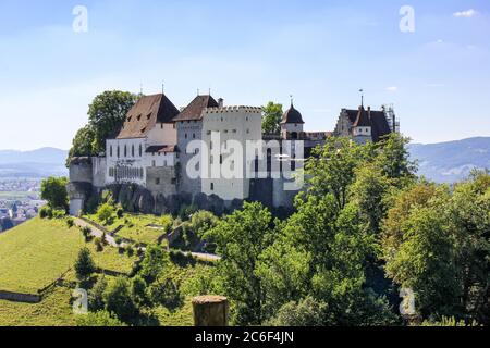 Schloss Lenzburg, erbaut im 11. Jahrhundert, im Kanton Aargau, Schweiz Stockfoto