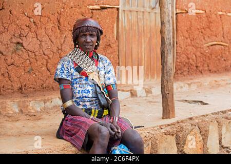Frau am Key Afer des Banna / Banya Stammes, ethnische Gruppe in Äthiopien bewohnen das untere Omo-Tal, Debub Omo Zone, Süd-Äthiopien, Afrika Stockfoto