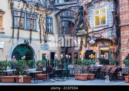 Wien, Österreich - 6. März 2017: Blick auf das Griechenbeisl Restaurant in der Wiener Altstadt (Fleischmarkt) Stockfoto