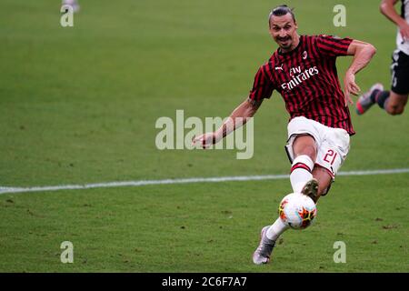 Mailand (Italien) - 07. Juli 2020. Italienische Serie A. Zlatan Ibrahimovic von AC Mailand in Aktion während der Serie A Spiel zwischen AC Mailand und Juventus FC. Stockfoto