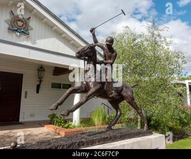 Der Haupteingang zum Guards Polo Club, Smiths Lawn, Windsor Great Park, Großbritannien Stockfoto