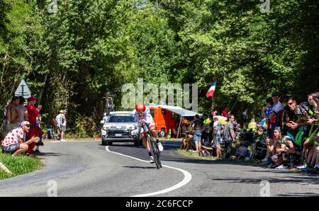 Bosdarros, Frankreich - 19. Juli 2019: Der italienische Radfahrer Fabio Aru vom Team VAE Emirates fährt während der Etappe 13, Einzelzeitfahren, von Le Tour de Fra Stockfoto