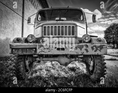 Altes Tatra LKW Autowrack aus Tschechoslowakei Ära Stockfoto