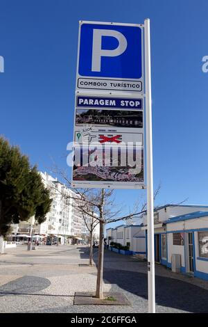 Touristenzug in Armacao de Pera Haltestelle Algarve Portugal Paragem Stockfoto