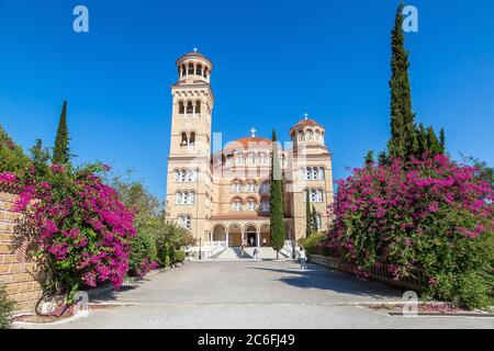 Kirche des Heiligen Nektarios auf der Insel Ägina an einem Sommertag in Griechenland Stockfoto