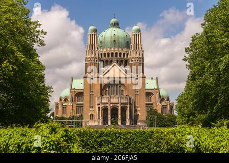 Die Nationalbasilika des Heiligen Herzens in Brüssel ist auf Platz fünf der größten Kirchen der Welt. Stockfoto