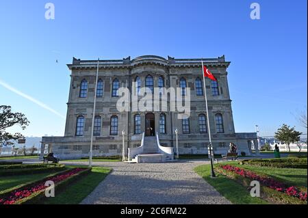 Zeitgenössische Gebäude Kucuksu Pavillon, die ein 19. Jahrhundert Osmanisches Reich Ära Sommer-und Jagdpalast in Bosporus ist. Stockfoto