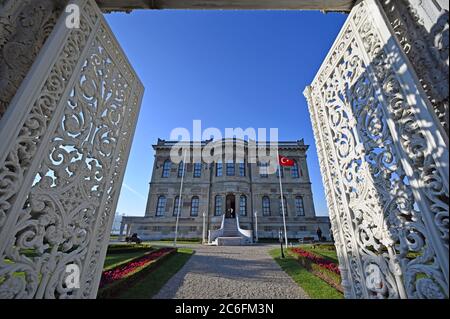 Zeitgenössische Gebäude Kucuksu Pavillon, die ein 19. Jahrhundert Osmanisches Reich Ära Sommer-und Jagdpalast in Bosporus ist. Stockfoto