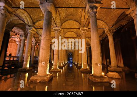 Unterirdische Basilika Zisterne, auch Yerebatan Saray oder Yerebatan Sarnici genannt. Stockfoto