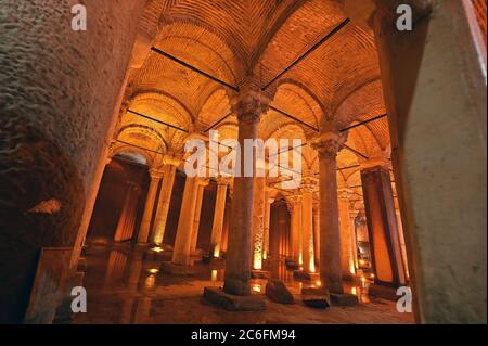 Unterirdische Basilika Zisterne, auch Yerebatan Saray oder Yerebatan Sarnici genannt. Stockfoto