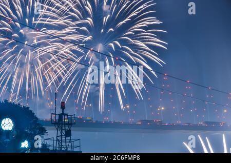 Jubiläumsfeiern der republik Türkei auf dem Bosporus. Stockfoto