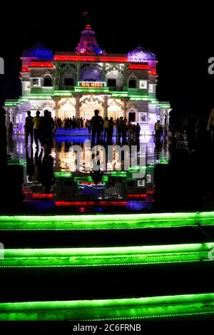 Mathura, Indien - 10. Mai 2012: Nachtfotografie von Prem mandir ( Love Temple aka hindu-Tempel ) in Vrindavan Stockfoto