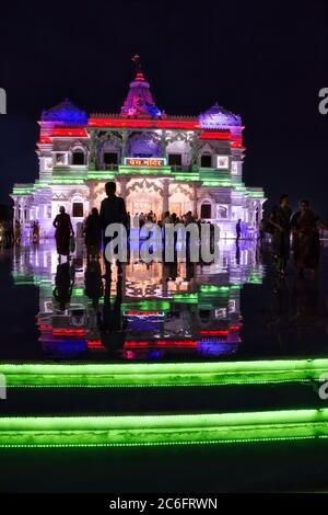 Mathura, Indien - 10. Mai 2012: Nachtfotografie von Prem mandir ( Love Temple aka hindu-Tempel ) in Vrindavan Stockfoto