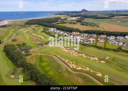 Luftaufnahme des Golfplatzes Archerfield Links bei North Berwick in East Lothian, Schottland, Großbritannien Stockfoto