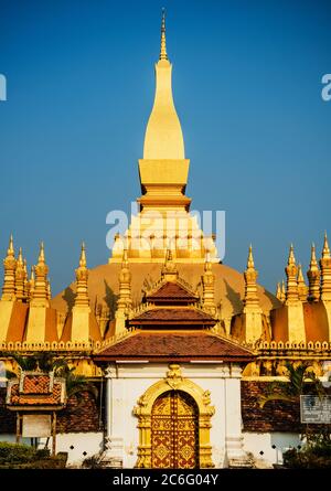 Das Luang oder Great Stupa, ein buddhistisches Denkmal in Vientiane, Laos, Südostasien Stockfoto