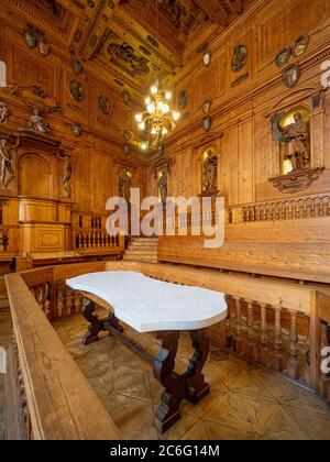 Marmortisch im Anatomischen Theater des Archiginnasio. Bologna, Italien. Stockfoto