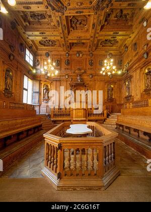 Marmortisch im Anatomischen Theater des Archiginnasio. Bologna, Italien. Stockfoto