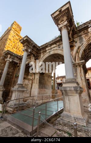 Antalya Hadrianstor ( uckapilar) historisches Denkmal aus der römischen Zeit in der Türkei Stockfoto