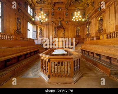 Marmortisch im Anatomischen Theater des Archiginnasio. Bologna, Italien. Stockfoto