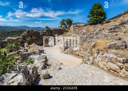 Löwentor in Mycenae, Griechenland an einem Sommertag Stockfoto