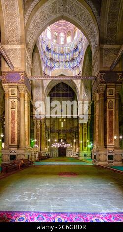 Beeindruckender Eingang zur Al-Rifa'i Moschee in Kairo. Die Moschee ist die Ruhestätte von mehreren Mitgliedern der ägyptischen Königsfamilie einschließlich König Farouk Stockfoto