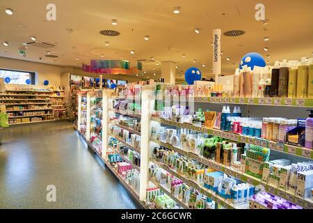 Dm Drogerie Markt Berlin Deutschland Stockfotografie - Alamy