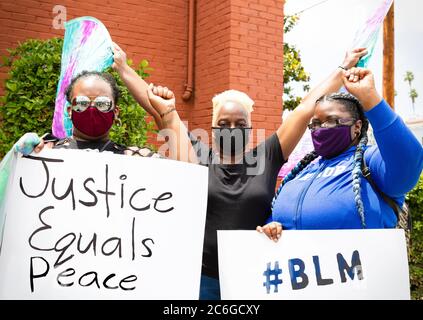 Protestierenden Holding Zeichen bei Black Lives Protest oder Kundgebung Stockfoto