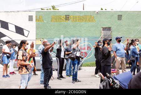 Protestierenden Holding Zeichen bei Black Lives Matter Protest oder Kundgebung Stockfoto