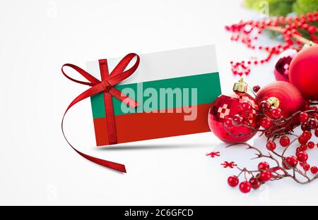 Bulgarien Flagge auf Neujahr Einladungskarte mit roten weihnachtsschmuck Konzept. National Happy New Year Komposition. Stockfoto