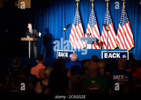 Philadelphia, Pennsylvania, USA. Juli 2020. US Senator für Pennsylvania, Pat TOOMEY, spricht zu einem überfüllten Raum in der Philadelphia FOP Lodge Nr. 5. Kredit: Christopher Evens/ZUMA Wire/Alamy Live Nachrichten Stockfoto