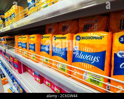 Kiew, Ukraine. Juli 2020. Immer Menstruationshygiene Pads in einem Geschäft gesehen. Kredit: SOPA Images Limited/Alamy Live Nachrichten Stockfoto