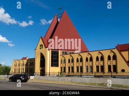 Kiew, Ukraine. Juli 2020. Eine allgemeine Ansicht einer Kirche der Himmelfahrt der seligen Jungfrau Maria der römisch-katholischen Kirche. Kredit: SOPA Images Limited/Alamy Live Nachrichten Stockfoto