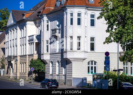 Neustrelitz, Deutschland. Juni 2020. Wohn- und Geschäftshäuser in der Tiergartenstraße. Quelle: Jens Büttner/dpa-Zentralbild/ZB/dpa/Alamy Live News Stockfoto