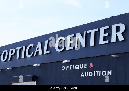 Bordeaux , Aquitaine / Frankreich - 07 06 2020 : Optisches Zentrum Logo Text Shop-Schild an Store französisch Optiker Brille Stockfoto