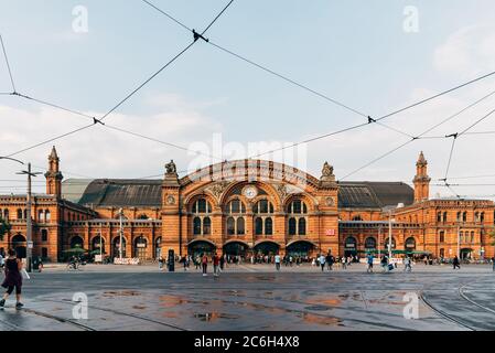 Bremen, Deutschland - 5. August 2019: Bremen Hauptbahnhof oder Bremen Hauptbahnhof, ist ein Bahnhof in der Stadt Bremen Stockfoto