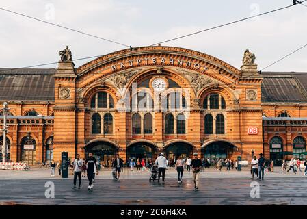 Bremen, Deutschland - 5. August 2019: Bremen Hauptbahnhof oder Bremen Hauptbahnhof, ist ein Bahnhof in der Stadt Bremen Stockfoto