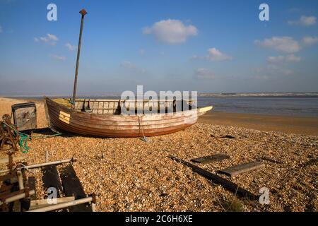 Altes Fischerboot in Littlestone an der kent Küste Stockfoto