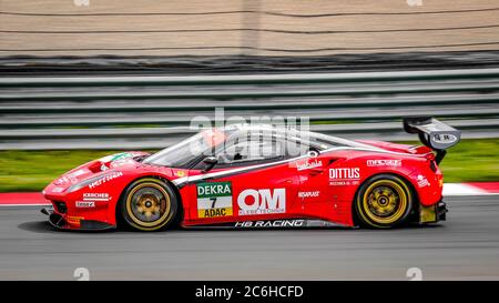 Oschersleben, Deutschland, 28. April 2019: Rennfahrer Sebastian Asch fährt mit seinem Ferrari 488 GT3 während des GT-MEISTERWAGENRENNENS in der Motorsport Arena Stockfoto