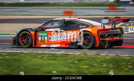 Oschersleben, Deutschland, 28. April 2019: Der deutsche Rennfahrer Mike Ortmann fährt seinen Audi R8 LMS während eines GT MASTERS Autorennen in der Motorsport Arena Stockfoto