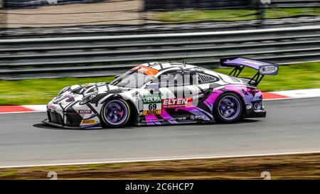 Oschersleben, Deutschland, 28. April 2019: Rennfahrer Jan Erik Slooten fährt einen Porsche 911 GT3 R von Iron Force Racing während eines GT MASTERS Stockfoto